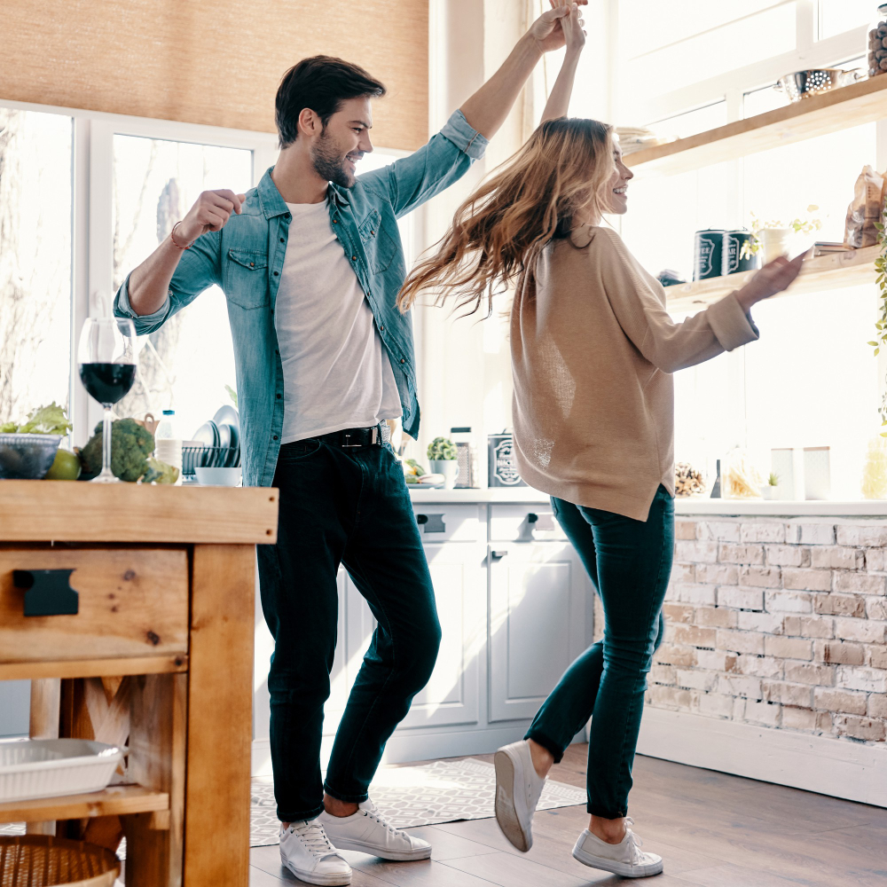 Couple de propriétaire heureux